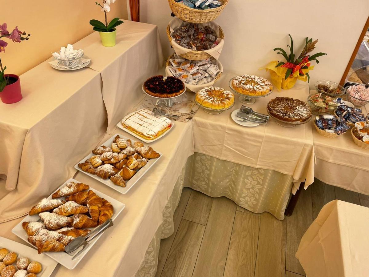 Hotel Alessi** ริมินี ภายนอก รูปภาพ