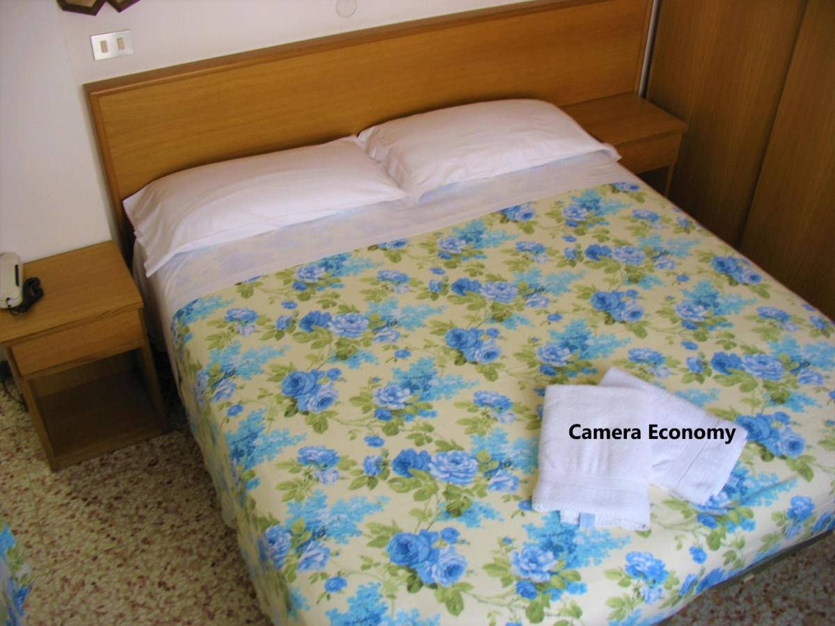 Hotel Alessi** ริมินี ภายนอก รูปภาพ