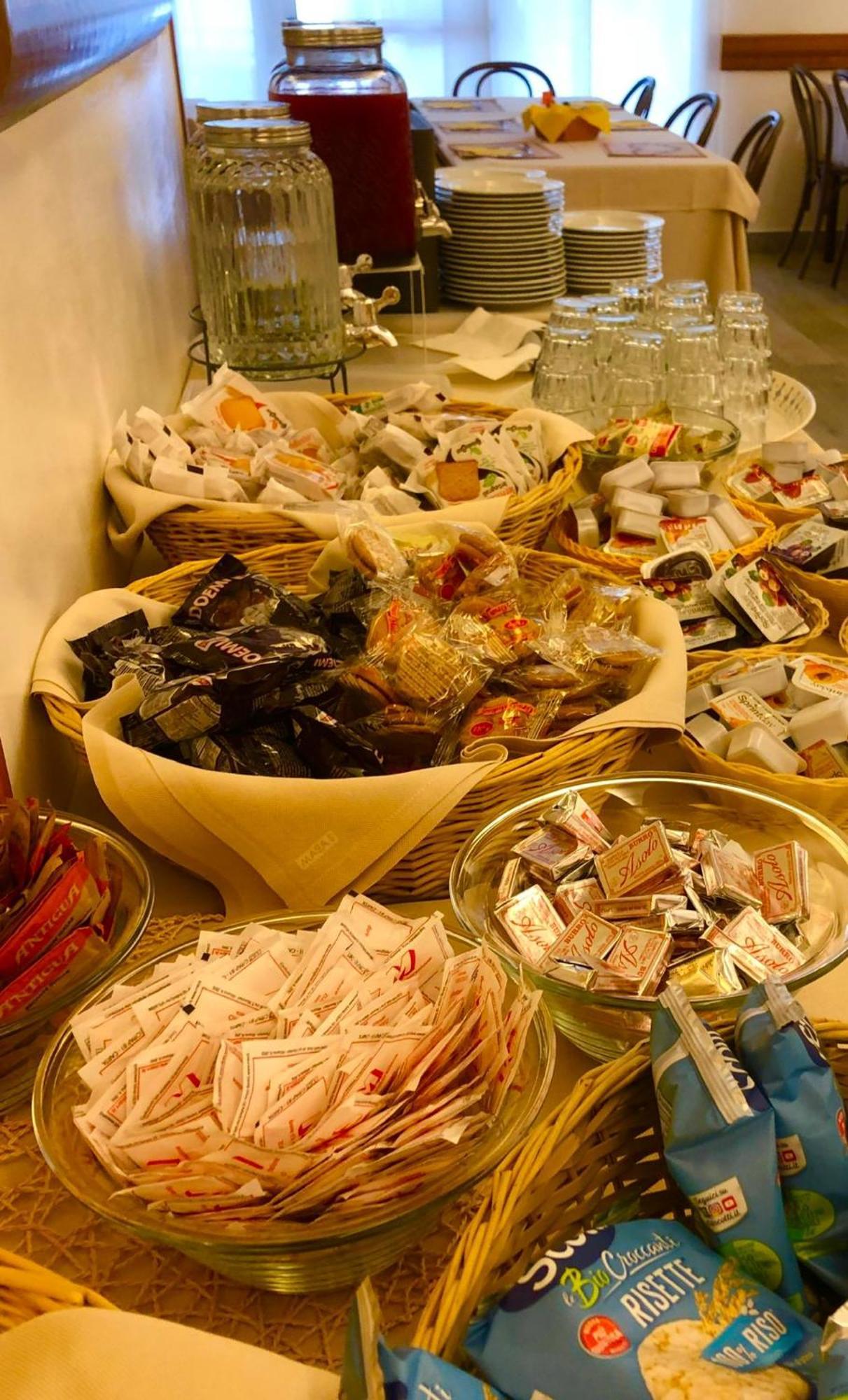 Hotel Alessi** ริมินี ภายนอก รูปภาพ