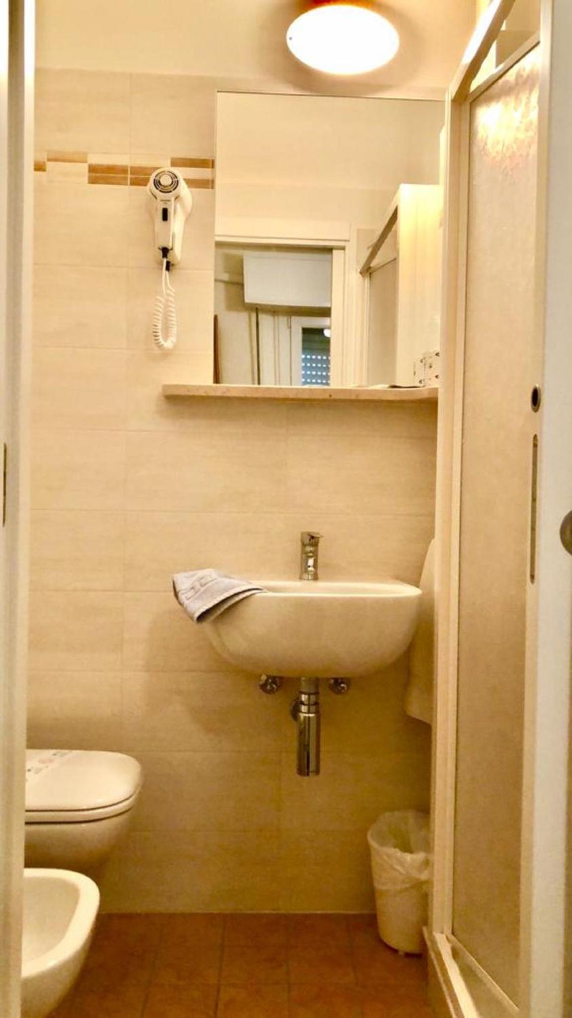 Hotel Alessi** ริมินี ภายนอก รูปภาพ