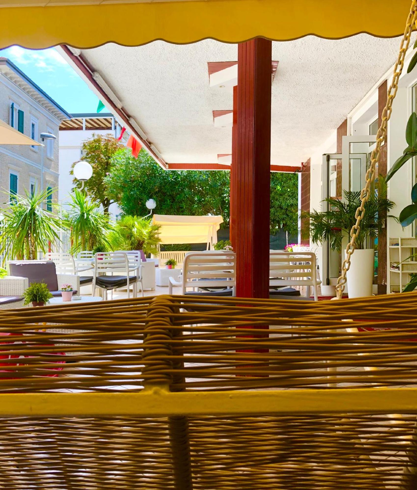 Hotel Alessi** ริมินี ภายนอก รูปภาพ