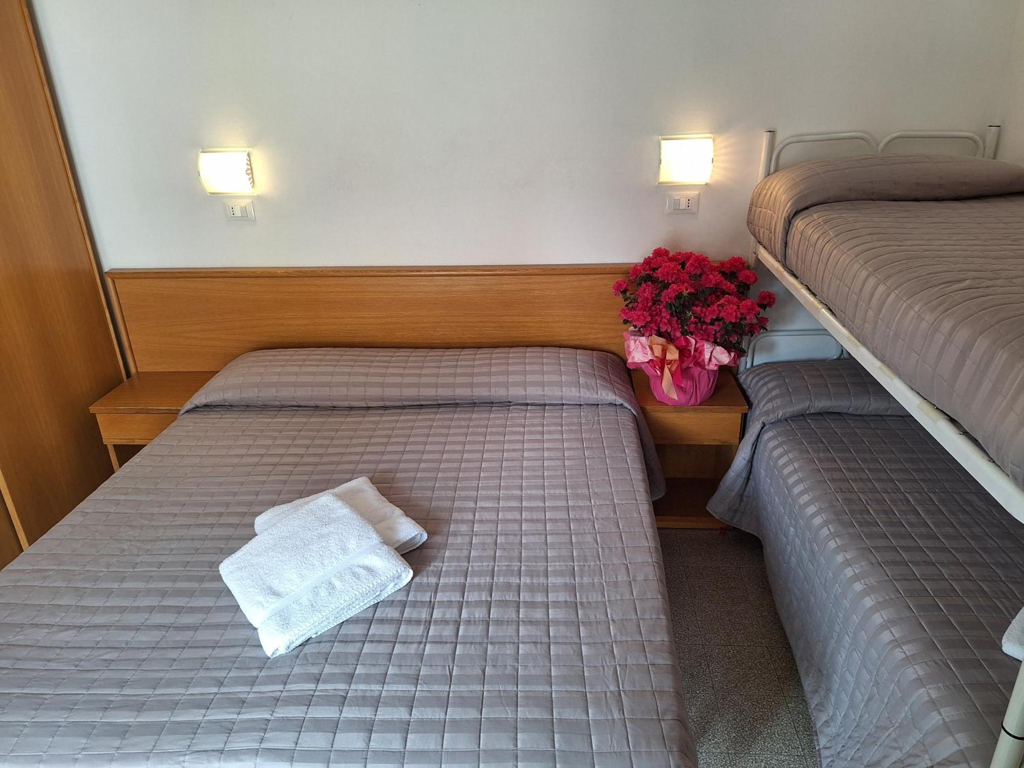 Hotel Alessi** ริมินี ภายนอก รูปภาพ